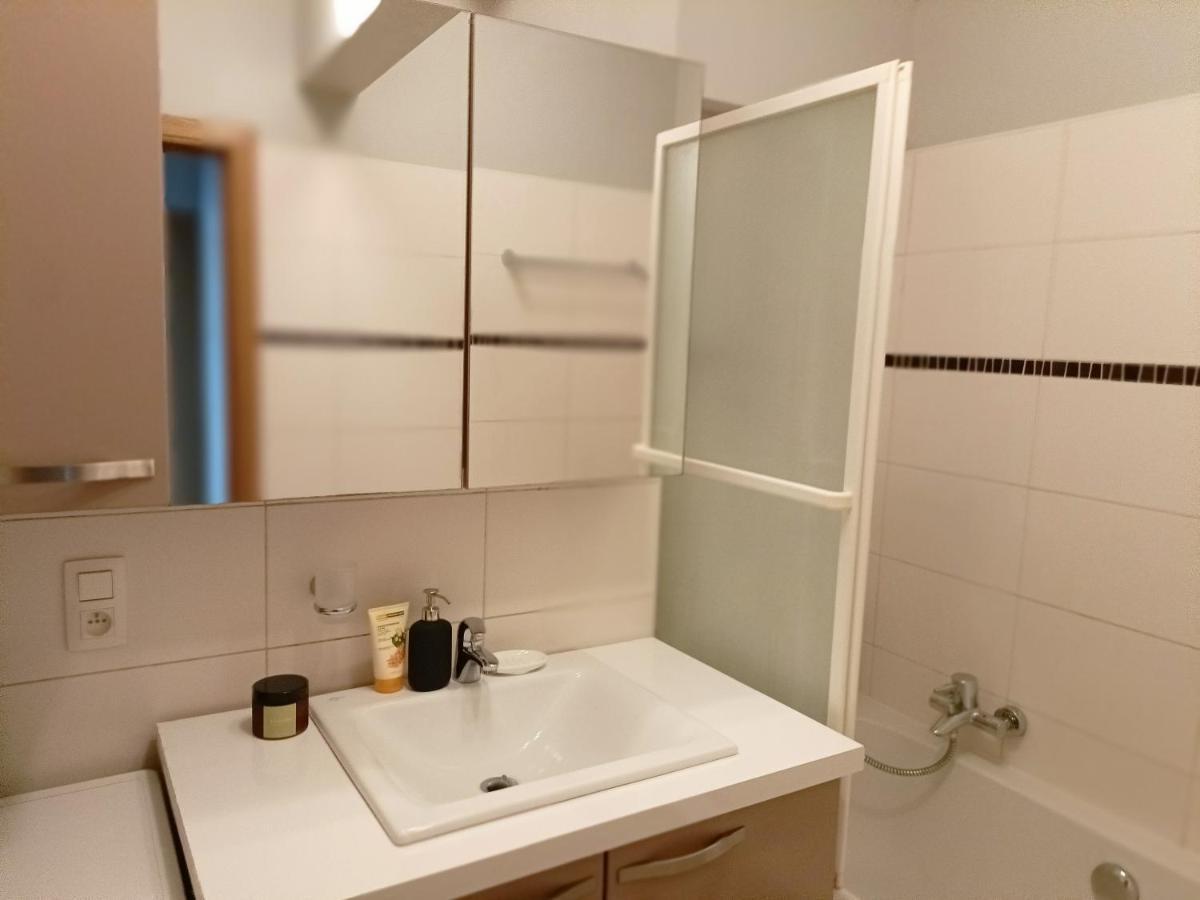 Cozy 2 Bedroom Apartment - Metro Montgomery Brussels Exterior photo